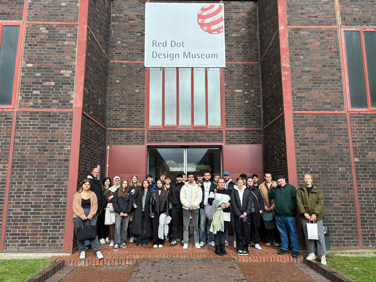 Gestalter*innen besuchen das Red Dot Design Museum auf Zeche Zollverein