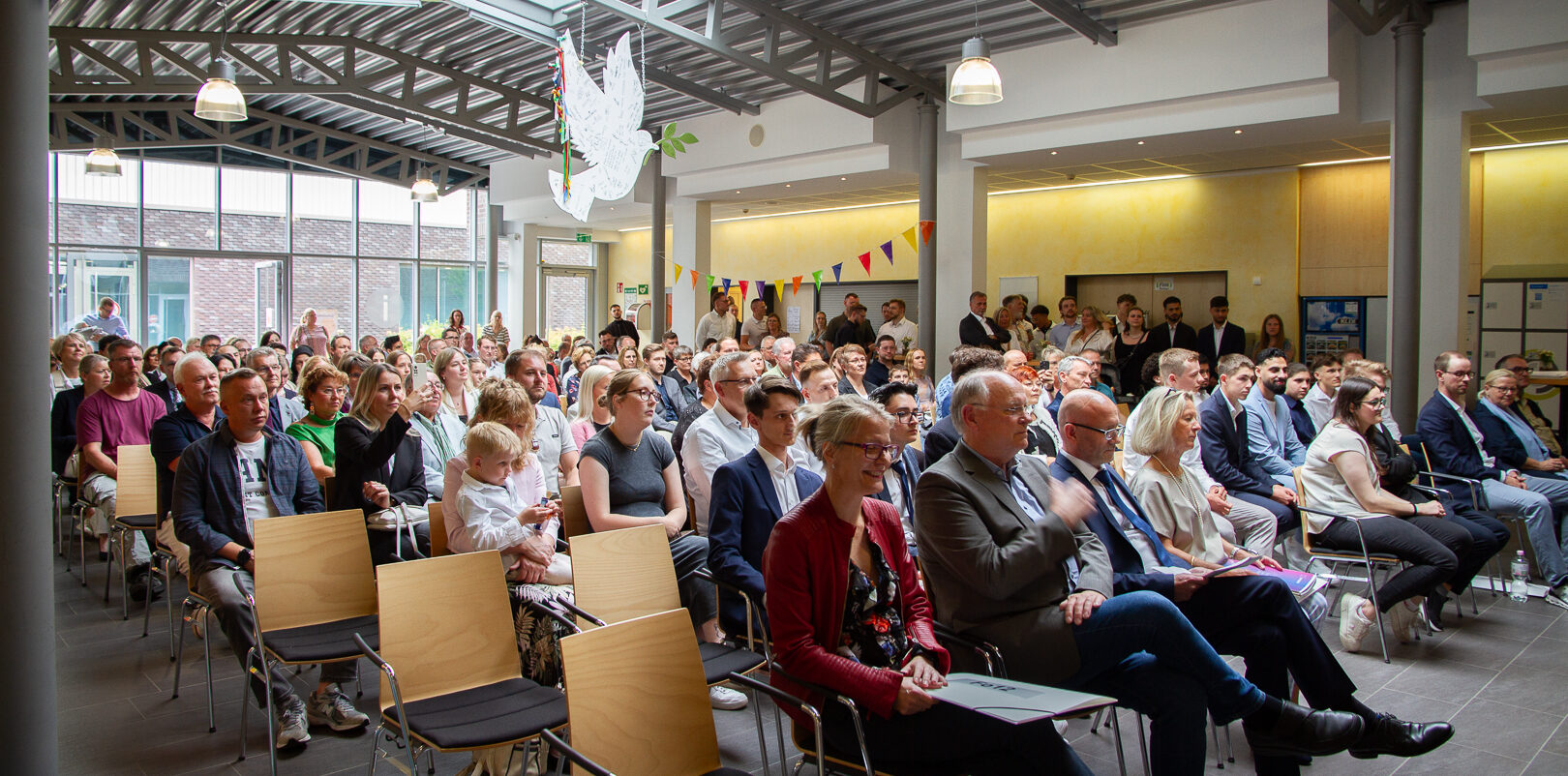 Feierliche Zeugnisvergaben für drei Bildungsgänge Feierliche Zeugnisvergaben für drei Bildungsgänge
