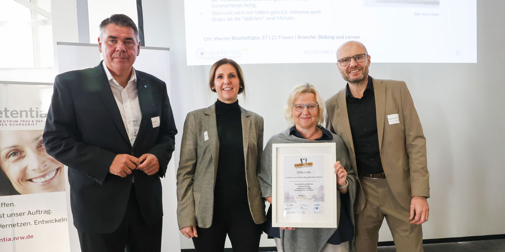 Freiherr-vom-Stein Berufskolleg erhält Auszeichnung „Pluspunkt Familie“ Freiherr-vom-Stein Berufskolleg erhält Auszeichnung „Pluspunkt Familie“