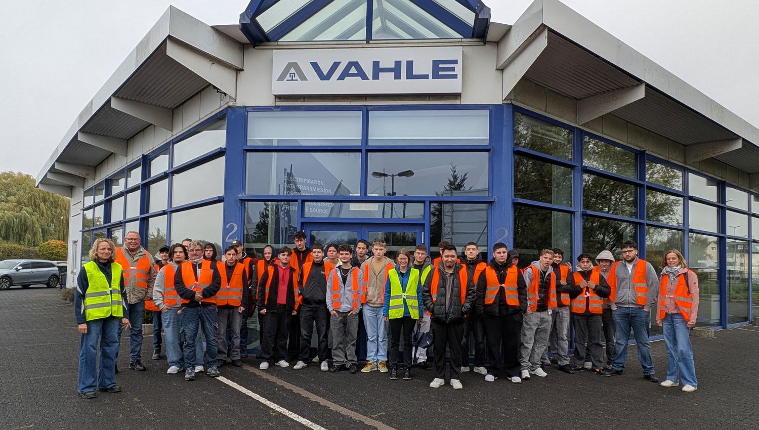 Elektrifizieren und Daten fließen lassen Elektrifizieren und Daten fließen lassen